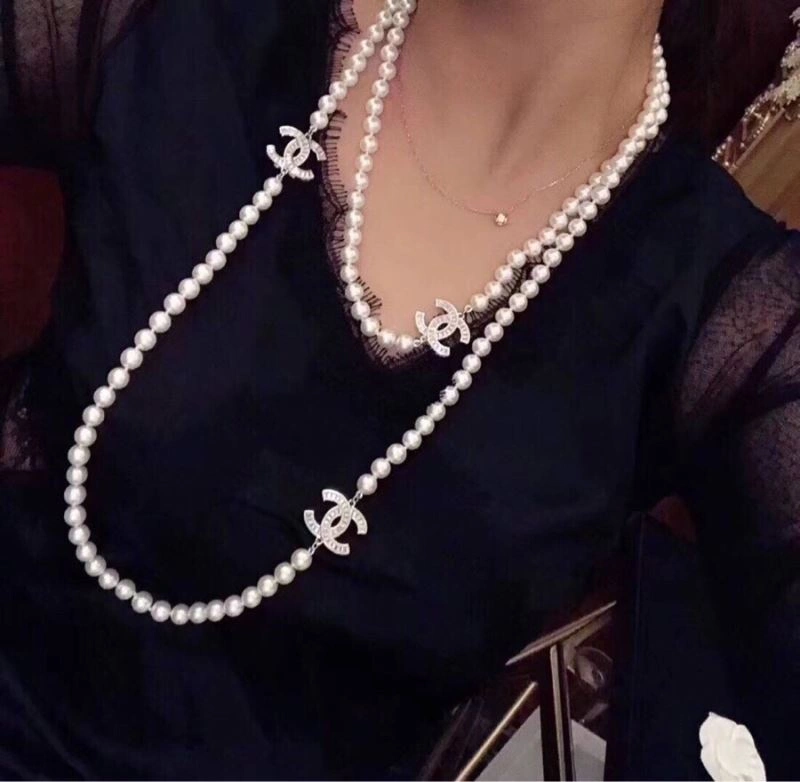 Trendsetting Chanel Necklaces 228511