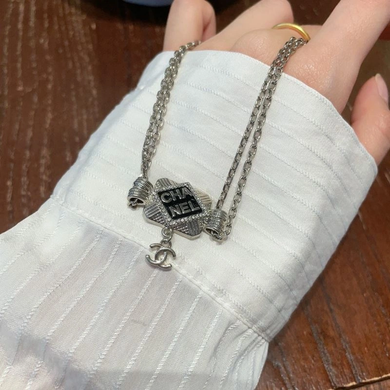 Sustainable Chanel Necklaces 228555