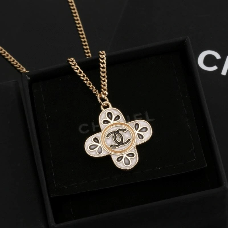 Chanel Necklaces Unisex 228488