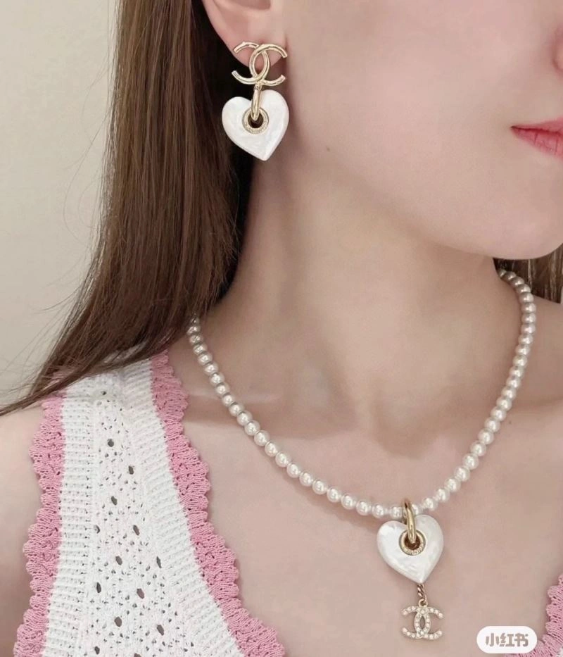 Compact Chanel Necklaces 228478