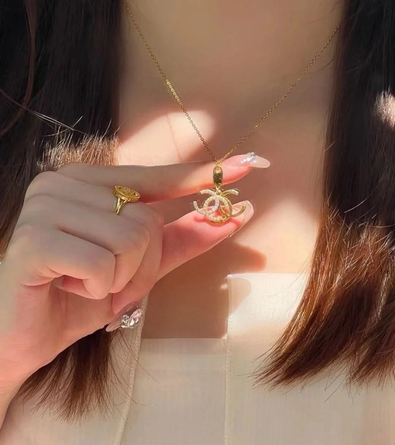 Unisex Chanel Necklaces 228457