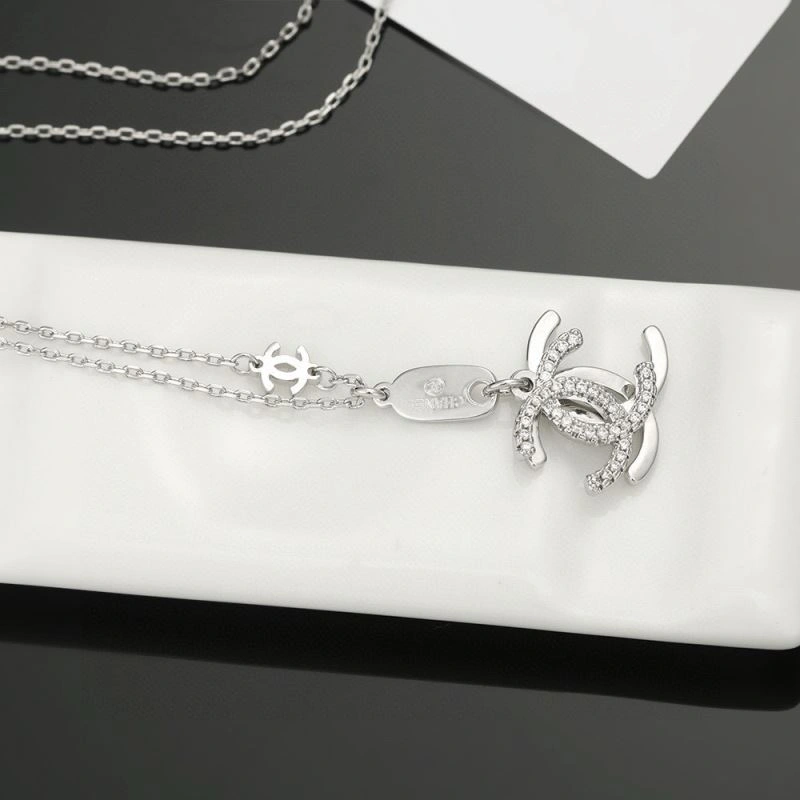Unisex Chanel Necklaces 228457