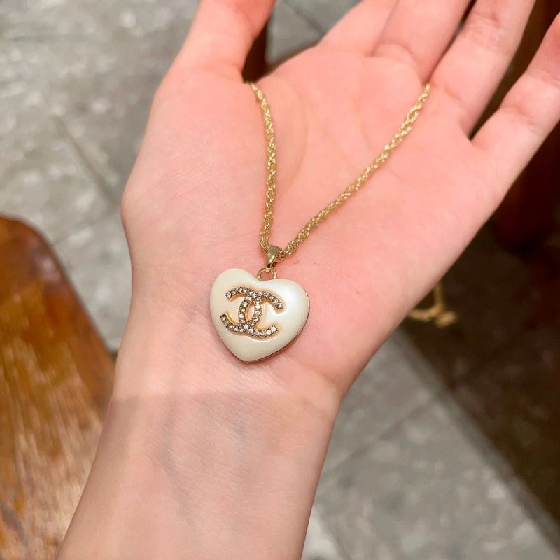 Chanel Necklaces Bright 228479