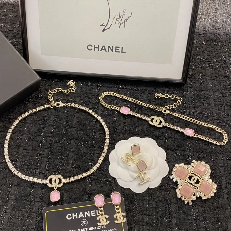 Trendsetting Chanel Necklaces 226986