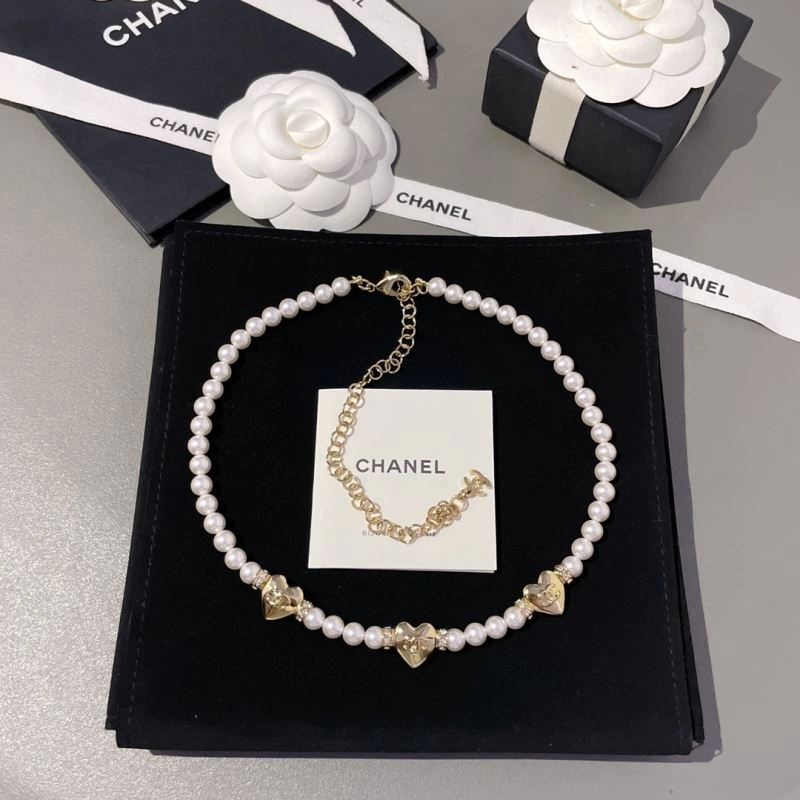 Snug Chanel Necklaces 226988