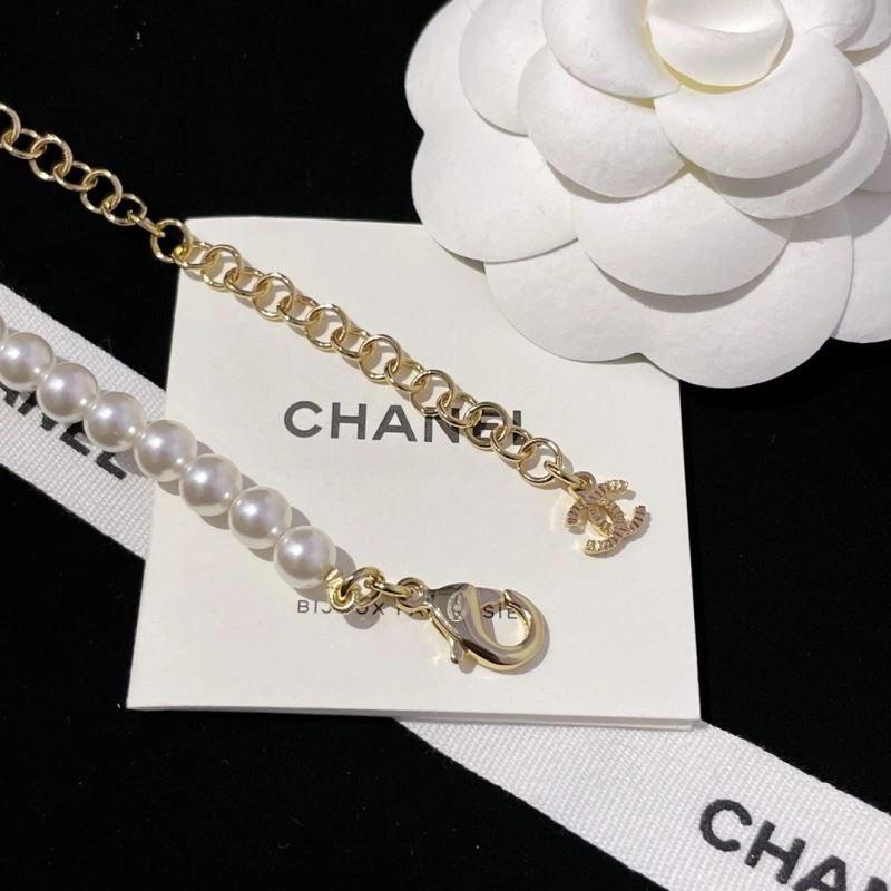 Snug Chanel Necklaces 226988
