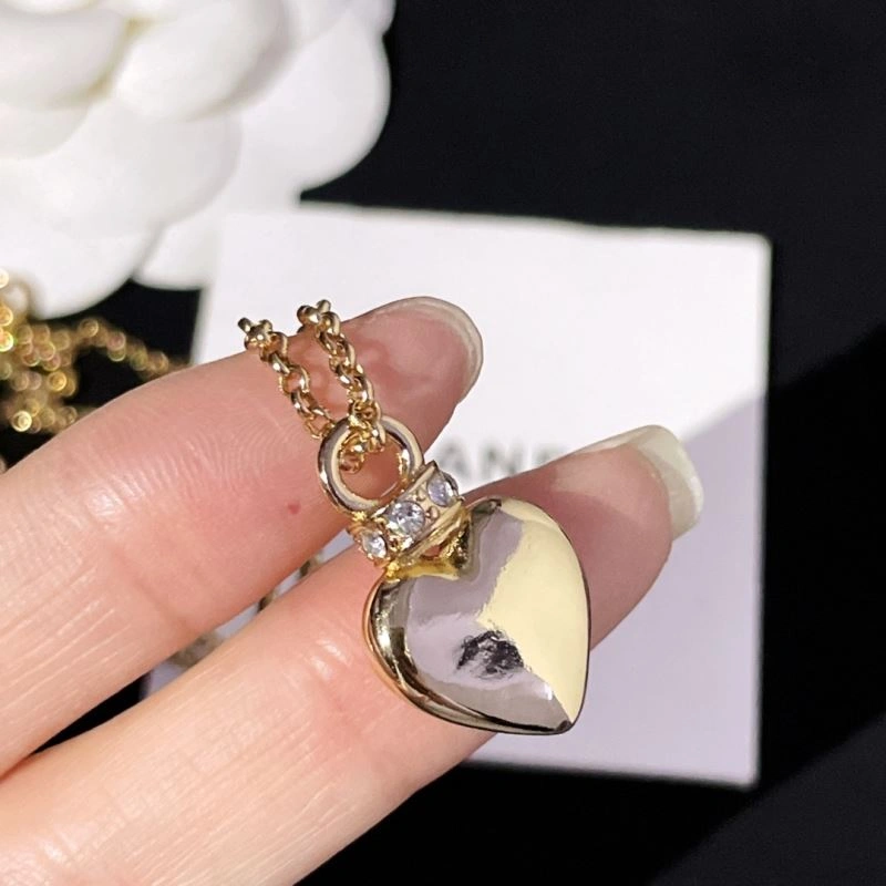 Youthful Chanel Necklaces 226979