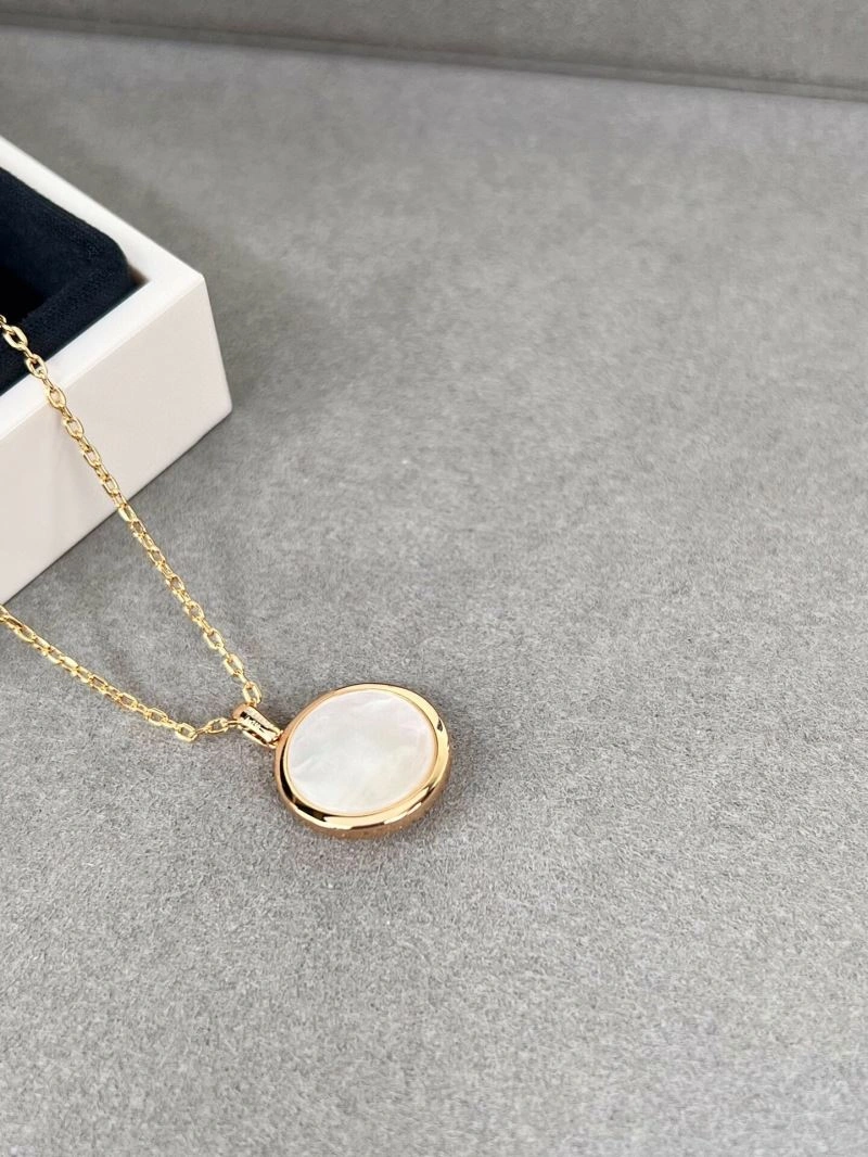 WaterResistant Chanel Necklaces 226946
