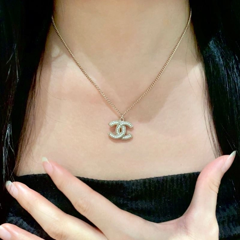 Chanel Necklaces Sleek 226926