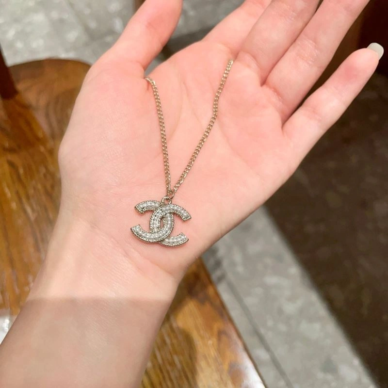 Chanel Necklaces Sleek 226926