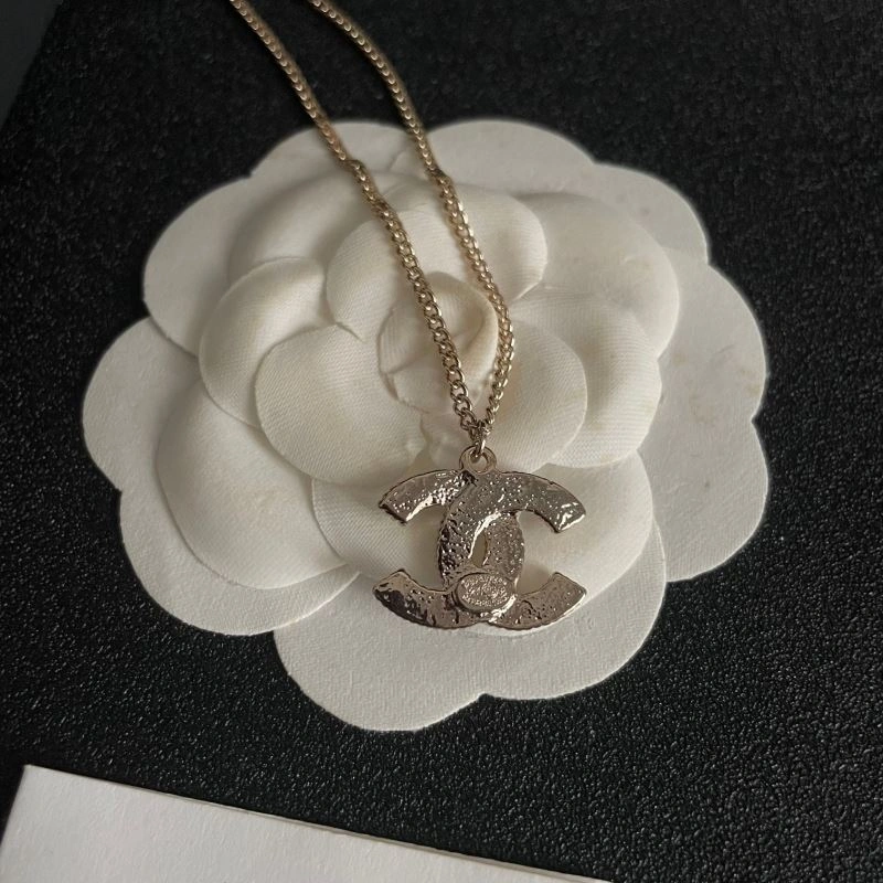 Chanel Necklaces Sleek 226926