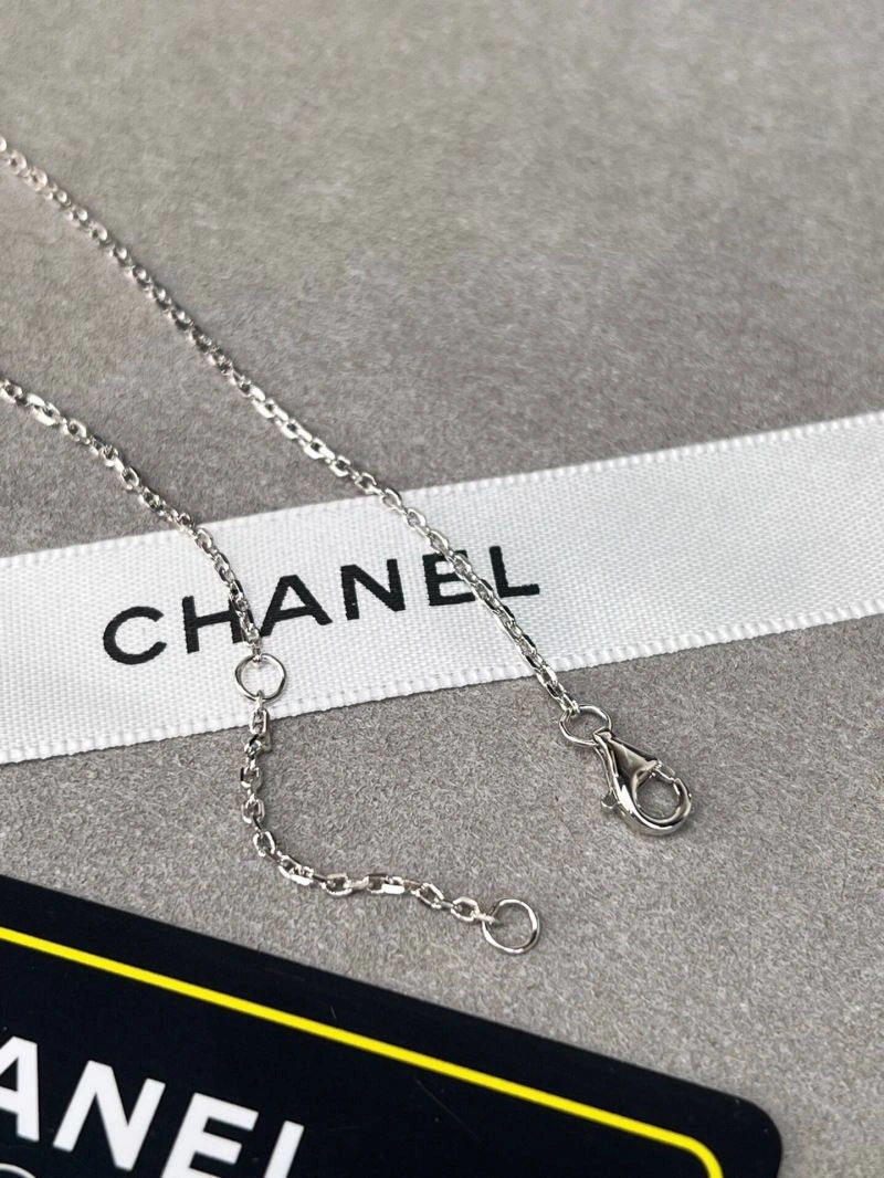 Minimalist Chanel Necklaces 226935