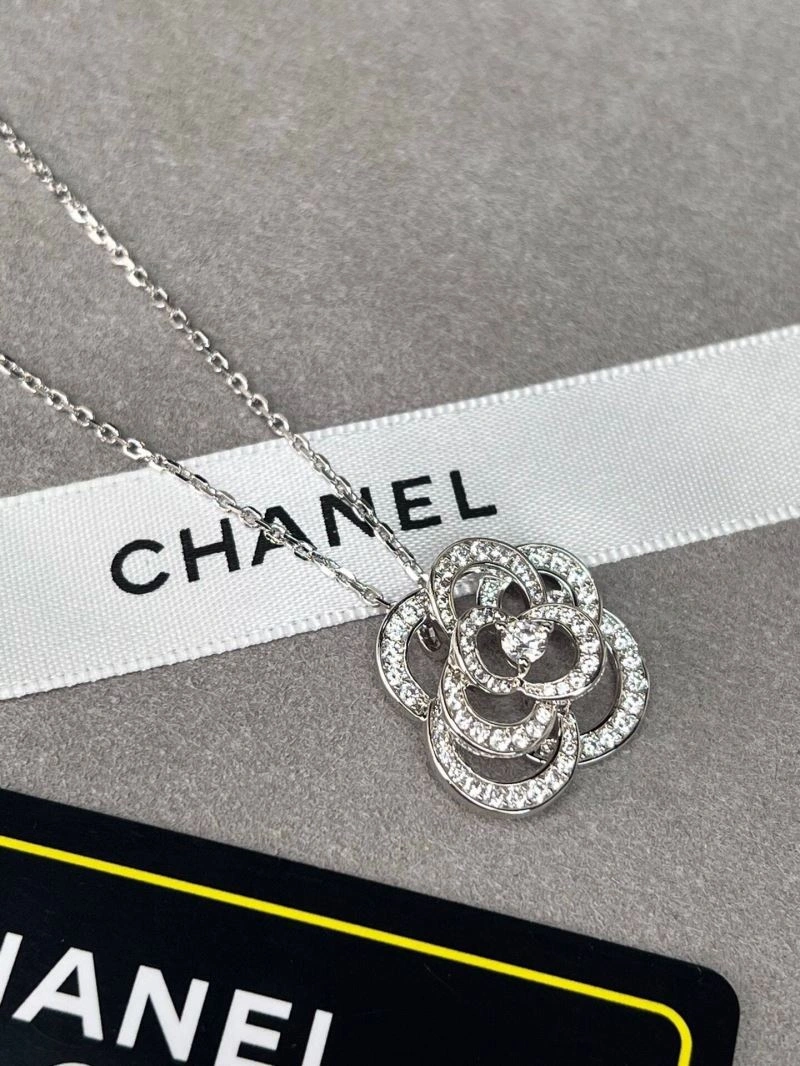 Minimalist Chanel Necklaces 226935