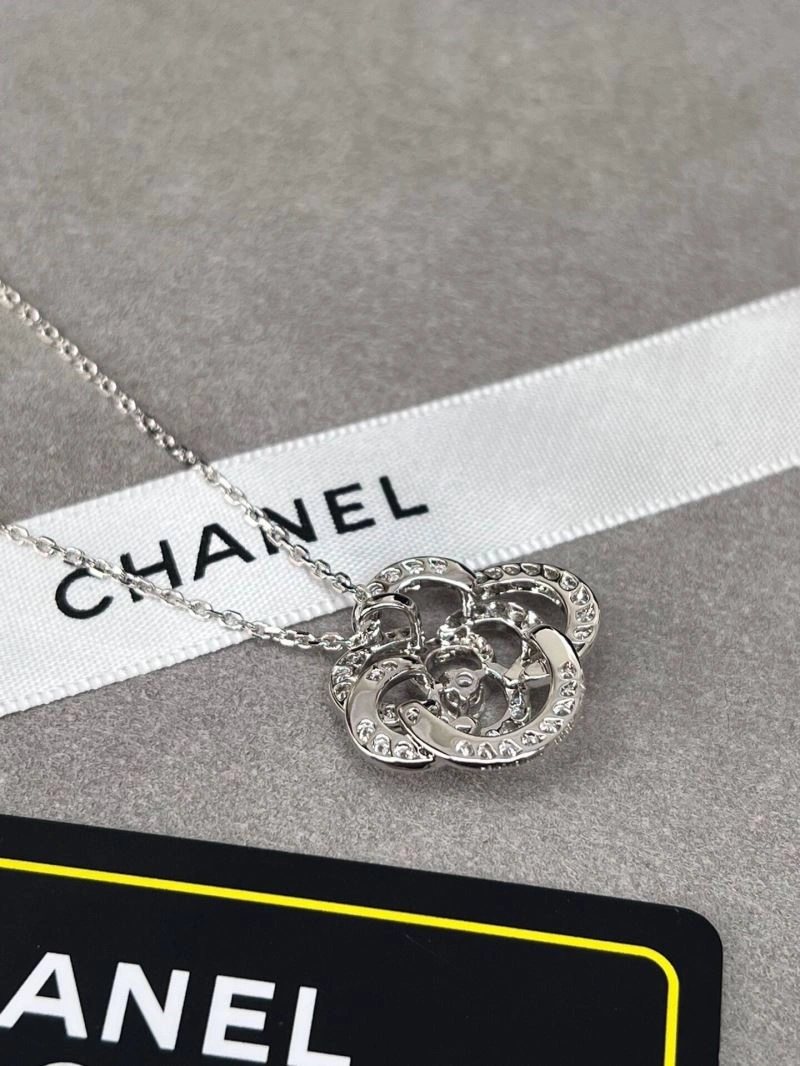 Minimalist Chanel Necklaces 226935