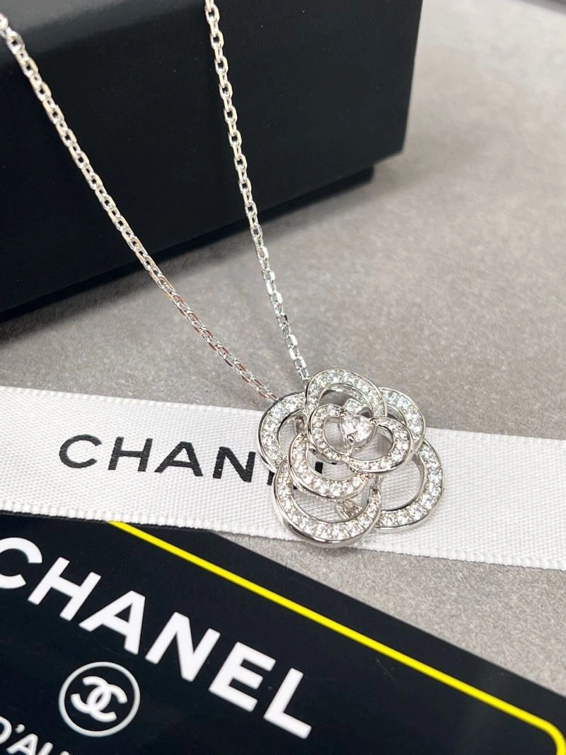 Minimalist Chanel Necklaces 226935