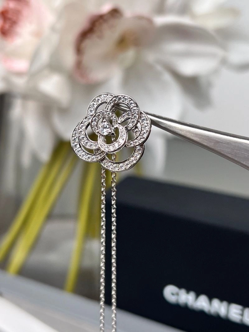 Minimalist Chanel Necklaces 226935
