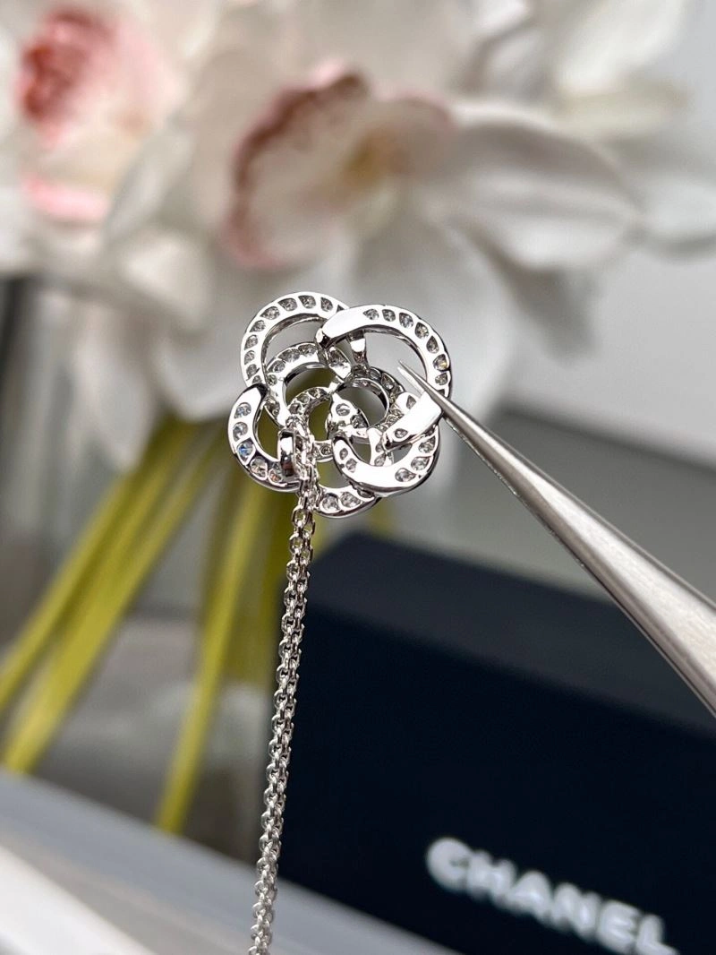 Minimalist Chanel Necklaces 226935