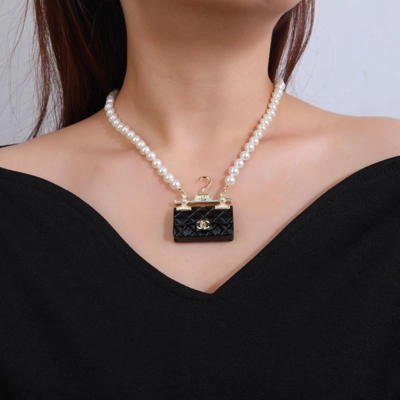Resilient Chanel Necklaces 226925