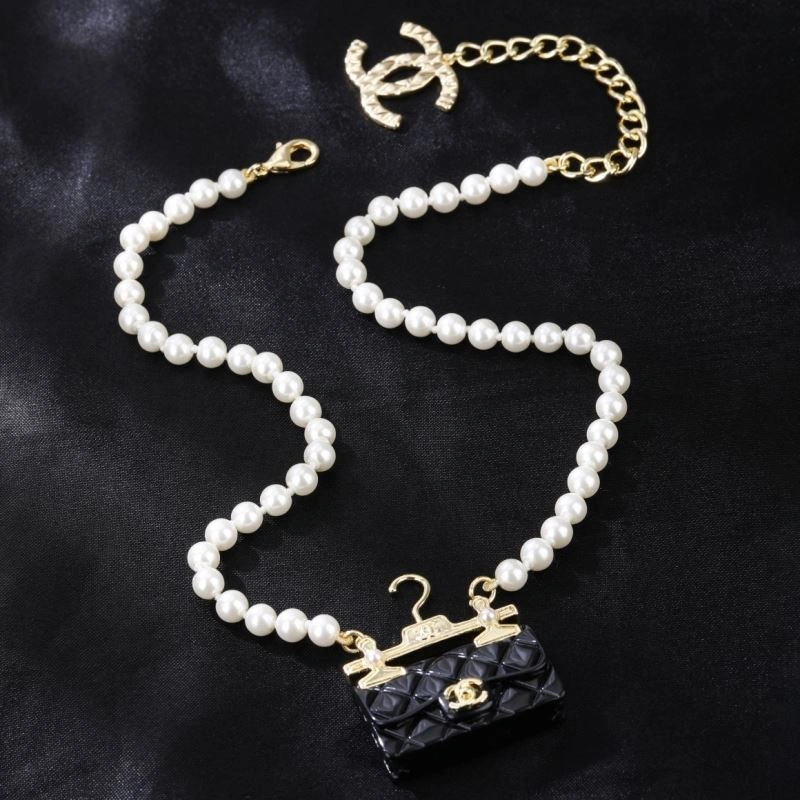 Resilient Chanel Necklaces 226925