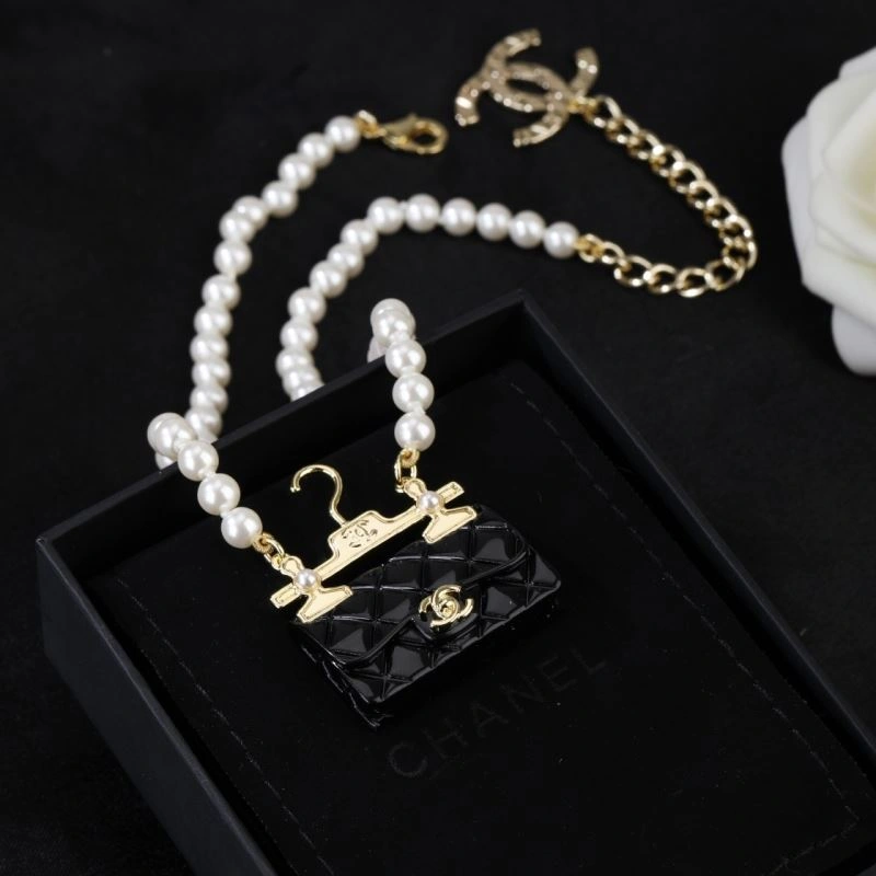 Resilient Chanel Necklaces 226925