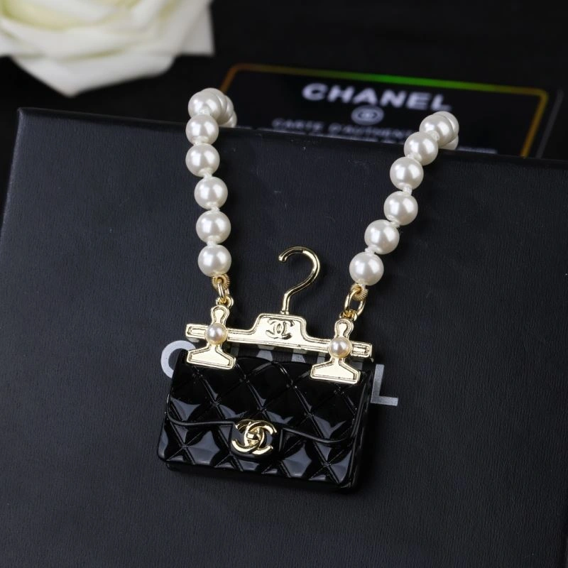 Resilient Chanel Necklaces 226925