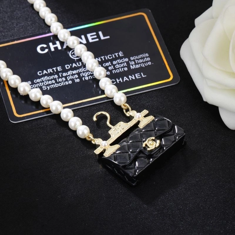 Resilient Chanel Necklaces 226925