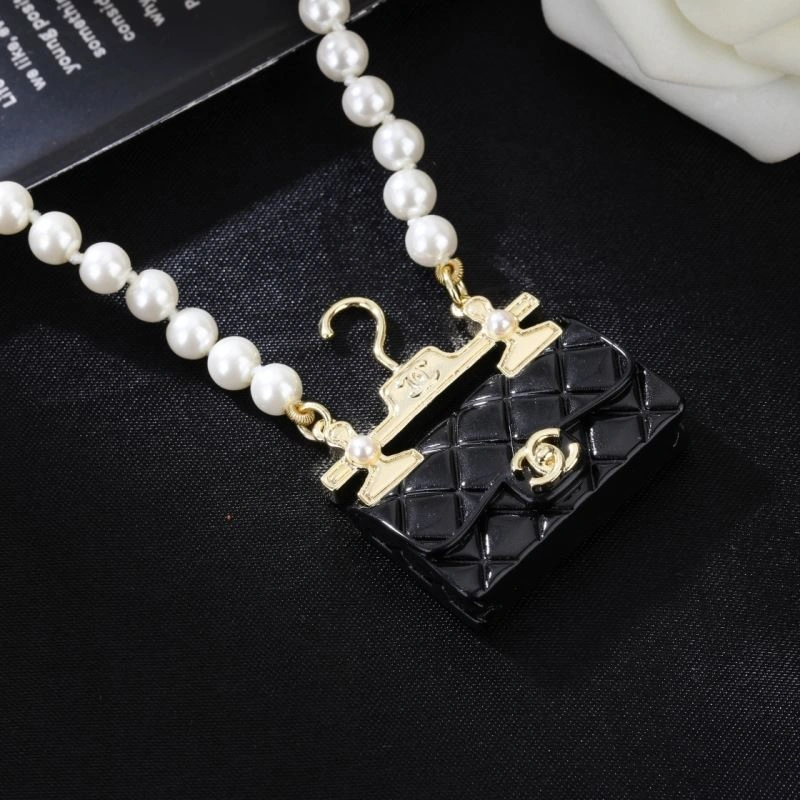 Resilient Chanel Necklaces 226925