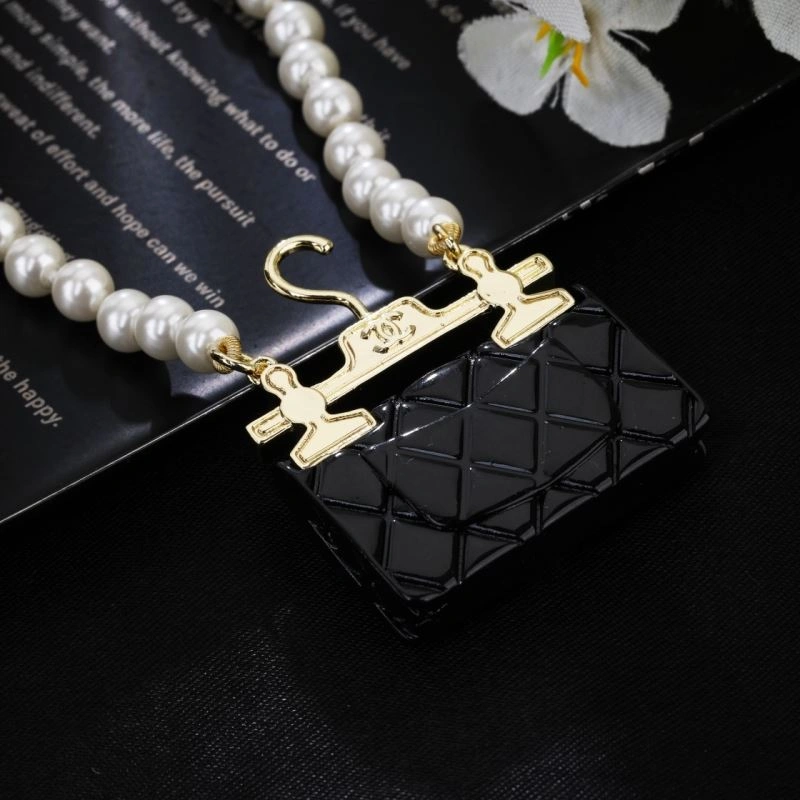 Resilient Chanel Necklaces 226925