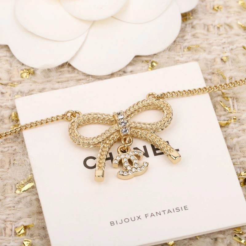 Trendsetting Chanel Necklaces 226852