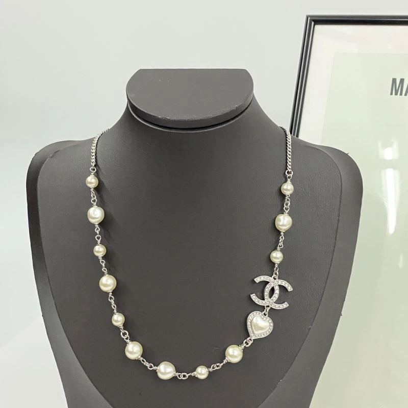 Contemporary Chanel Necklaces 226766