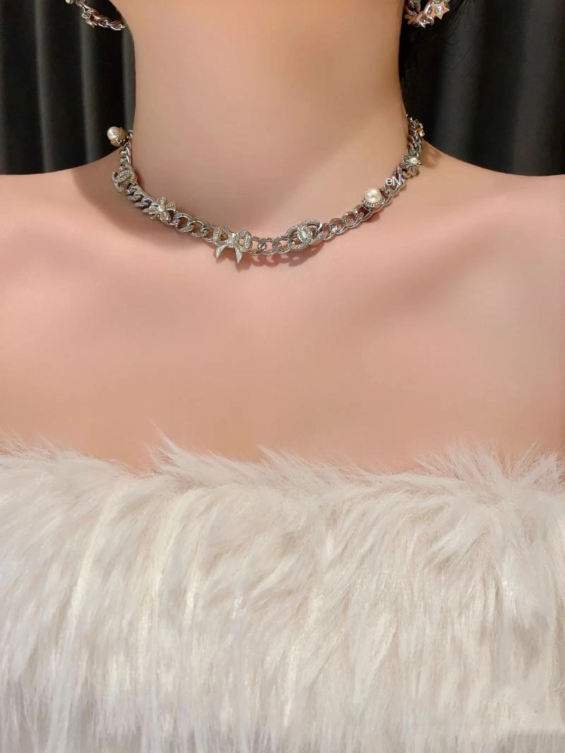 Contemporary Chanel Necklaces 226675