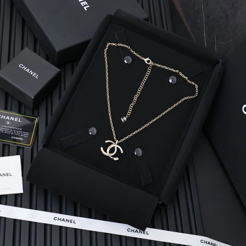 Contemporary Chanel Necklaces 226624