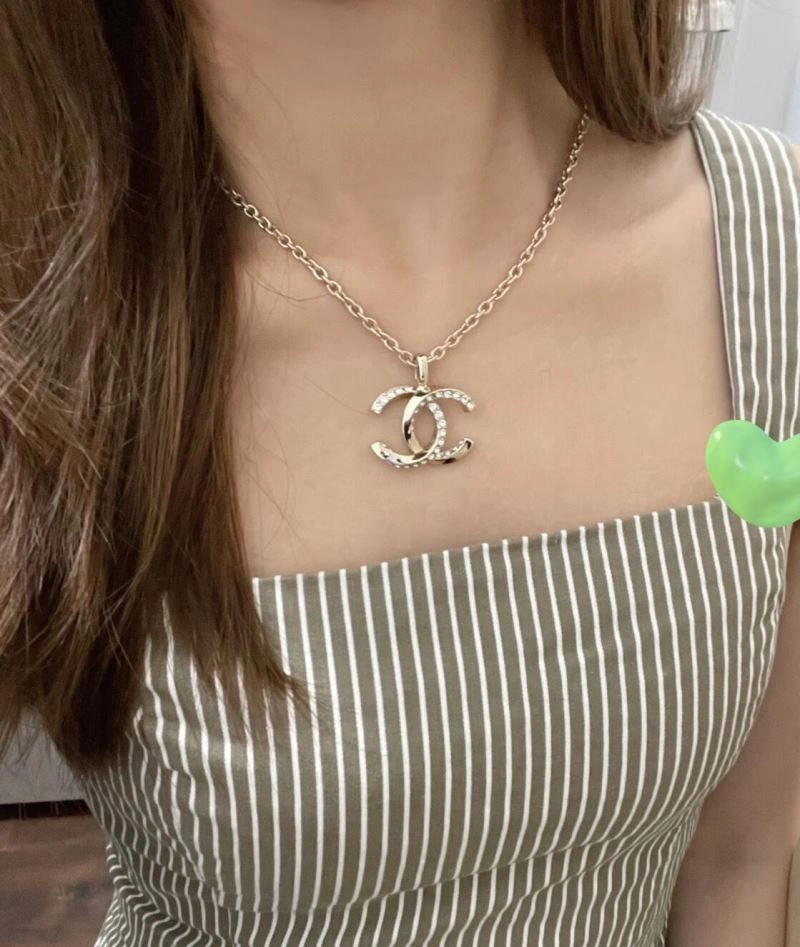 Contemporary Chanel Necklaces 226624