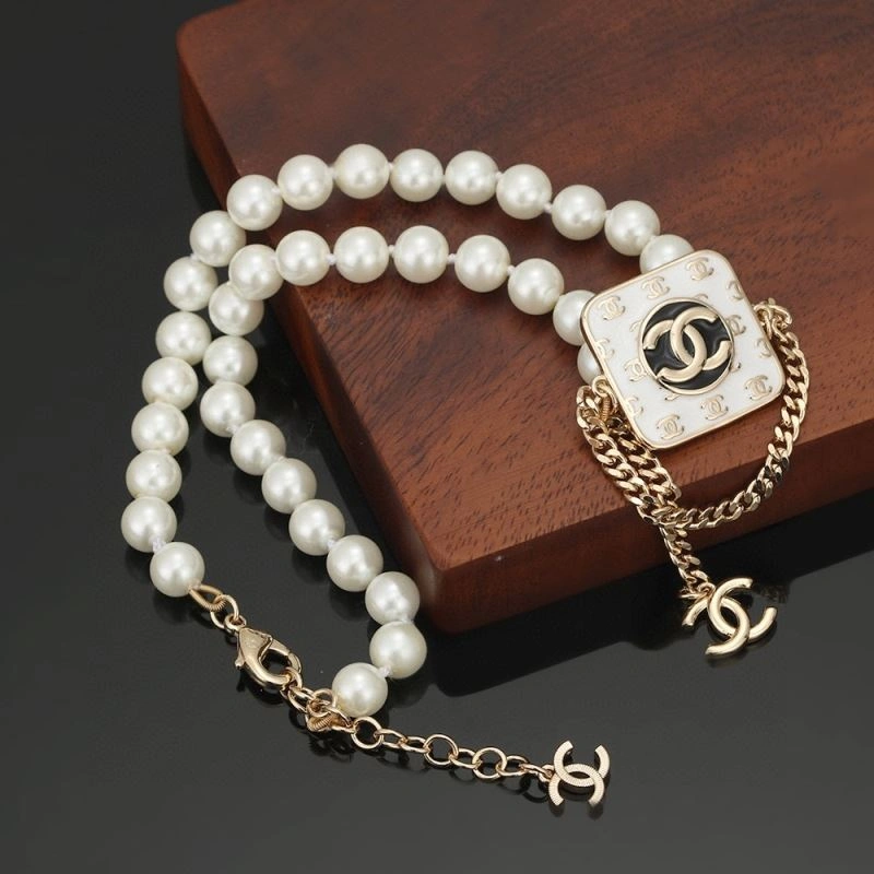 Supportive Chanel Necklaces 226576
