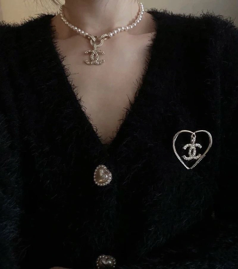 Snug Chanel Necklaces 226527