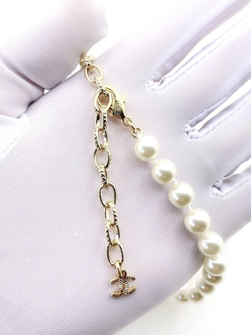Snug Chanel Necklaces 226527
