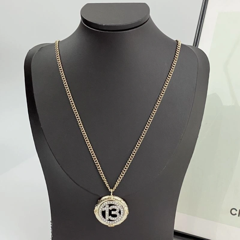 FashionForward Chanel Necklaces 225863