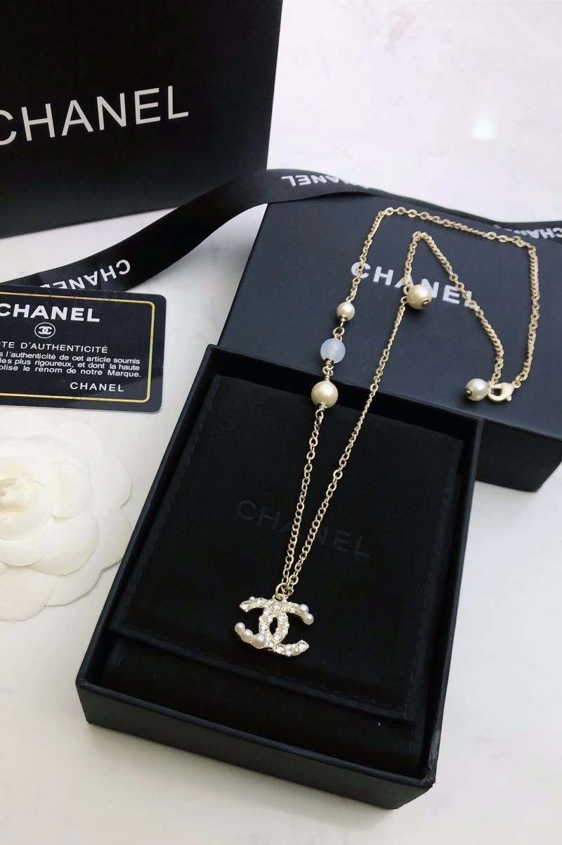 Effortless Chanel Necklaces 225806