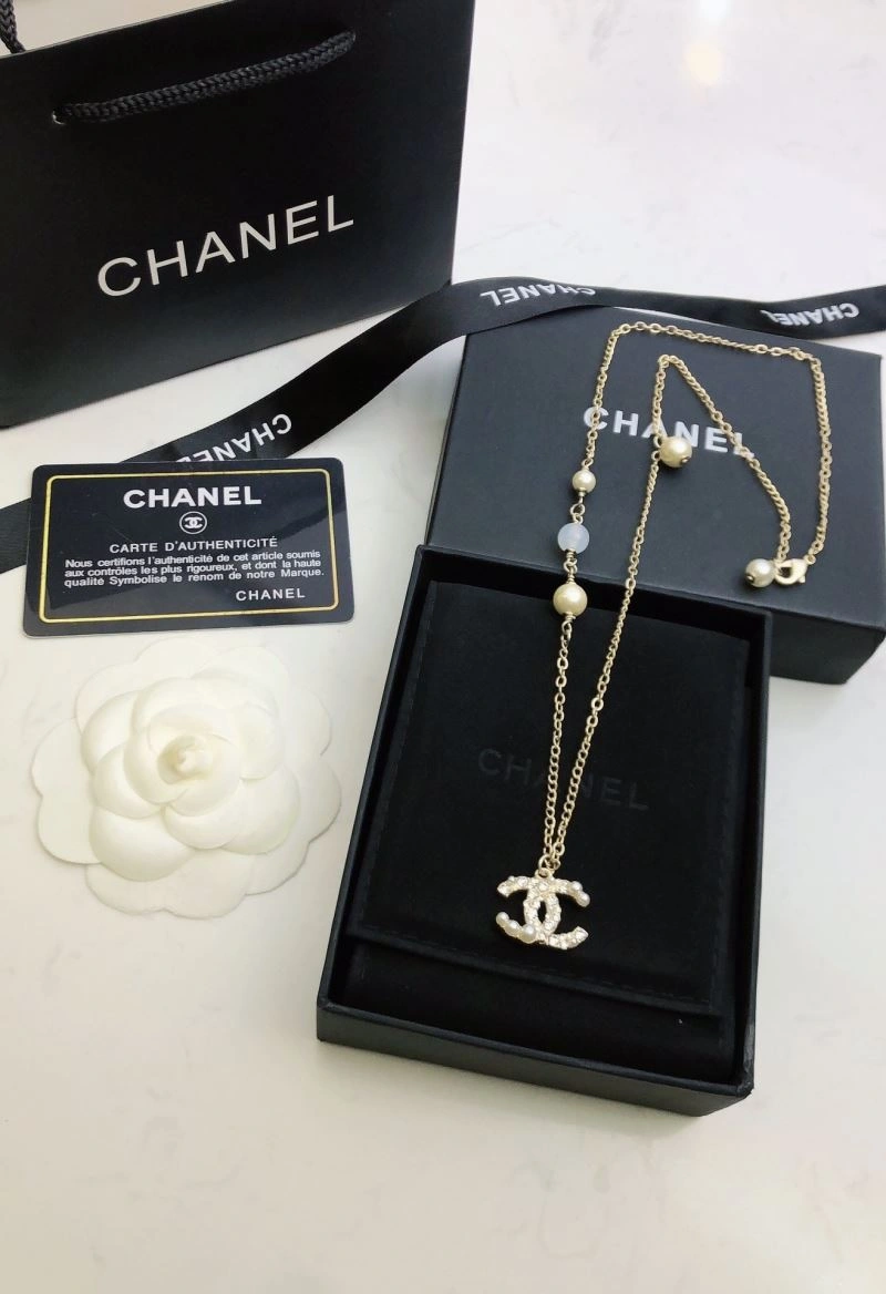 Effortless Chanel Necklaces 225806