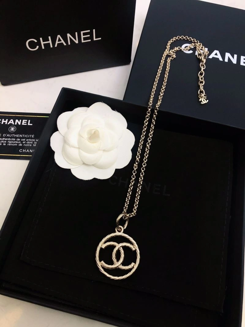 Snug Chanel Necklaces 225866