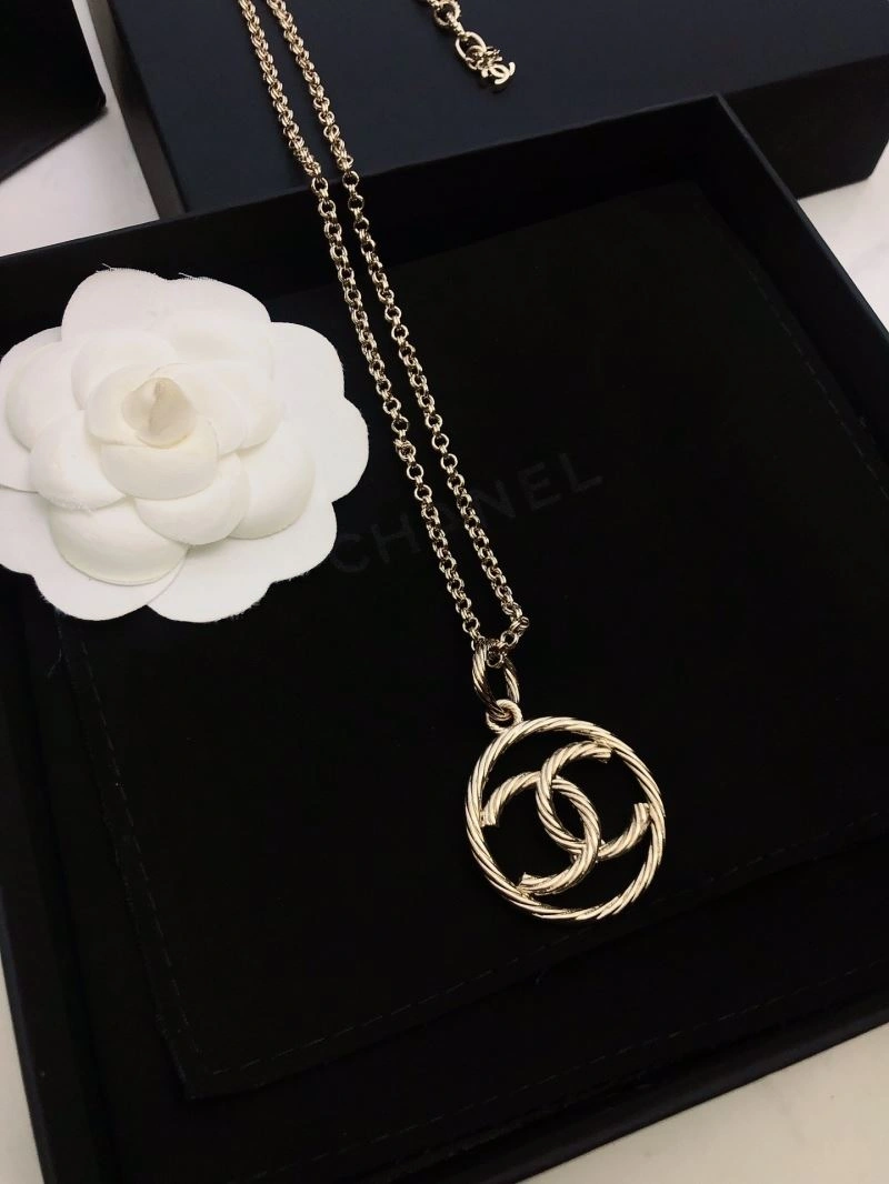 Snug Chanel Necklaces 225866