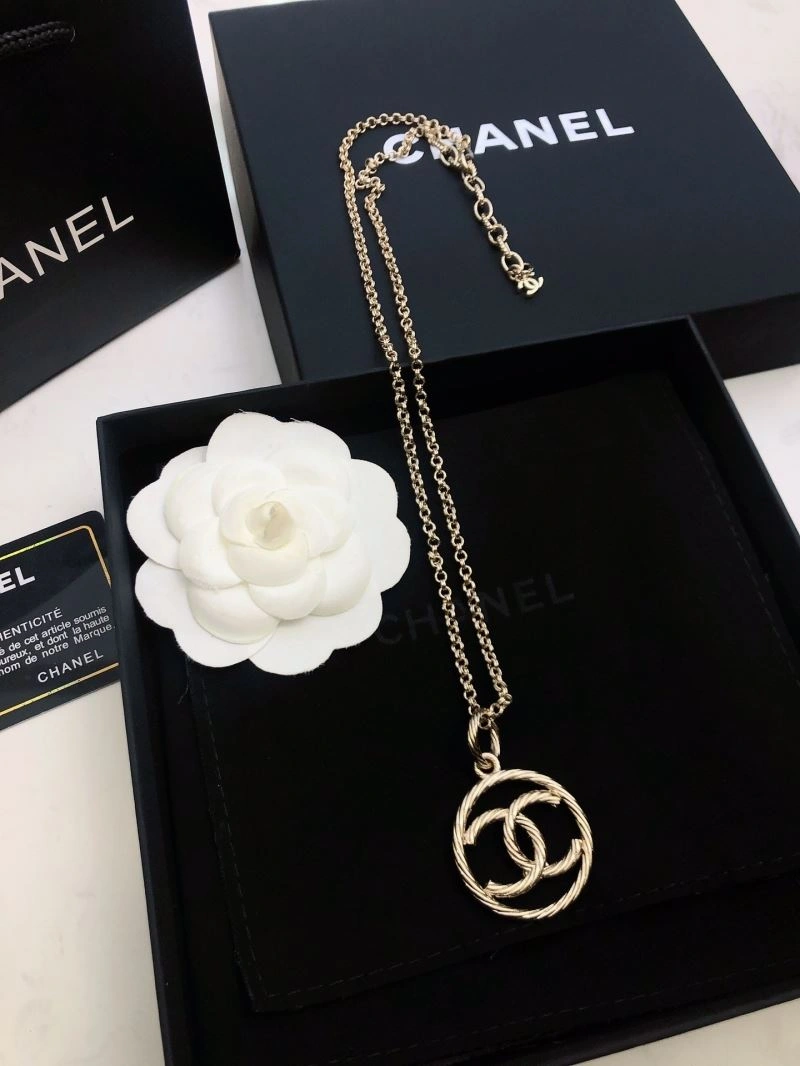 Snug Chanel Necklaces 225866
