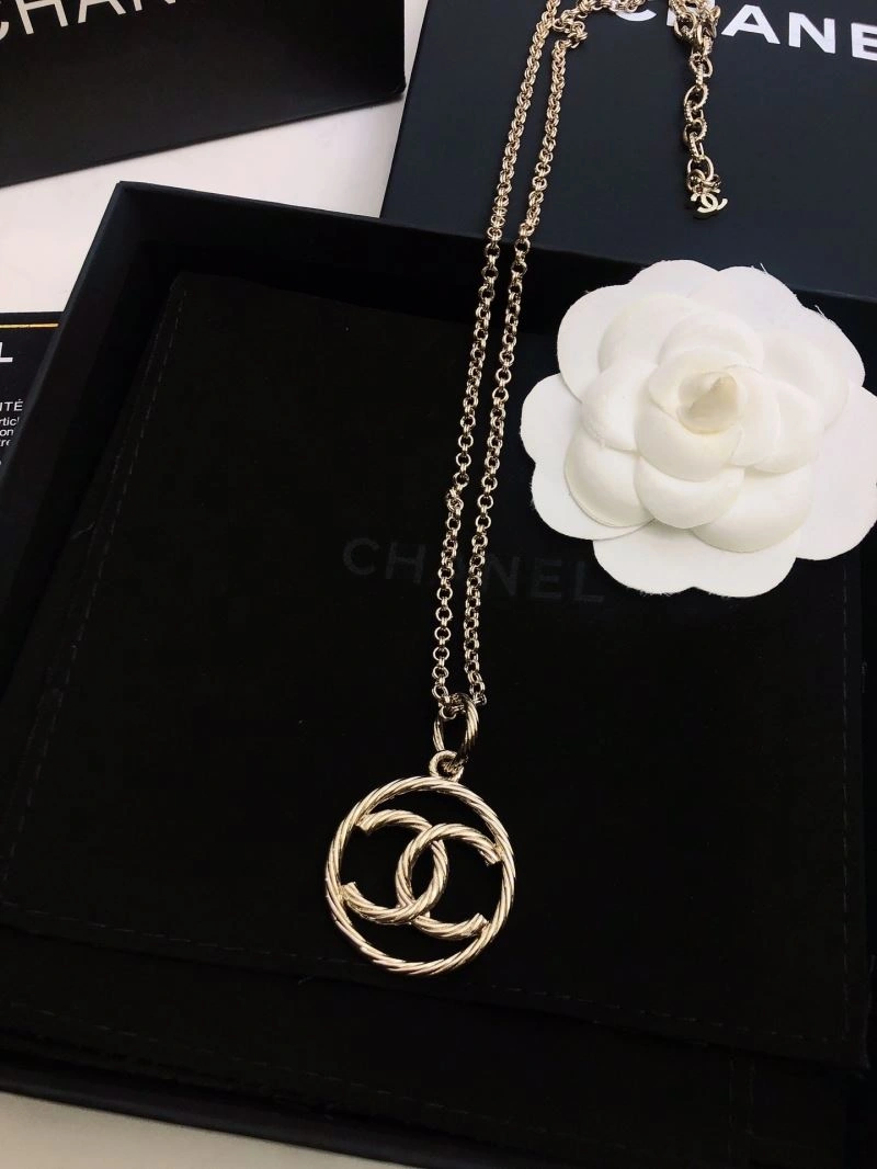 Snug Chanel Necklaces 225866