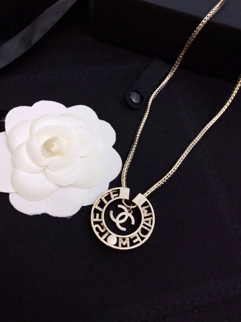 RelaxedFit Chanel Necklaces 225807