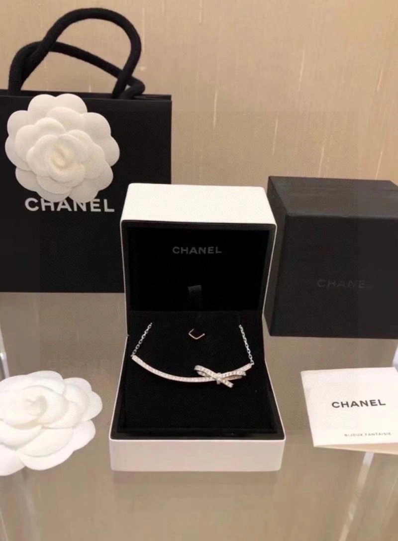 Neat Chanel Necklaces 225798