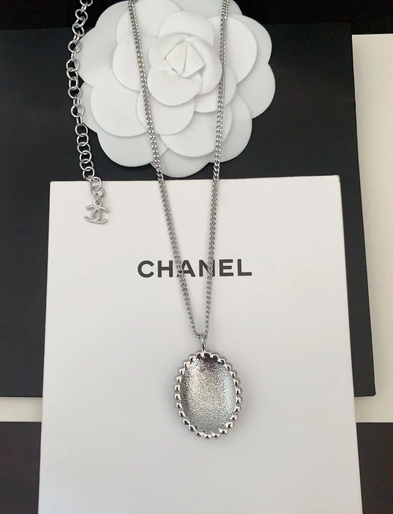 Stylish Chanel Necklaces 225770