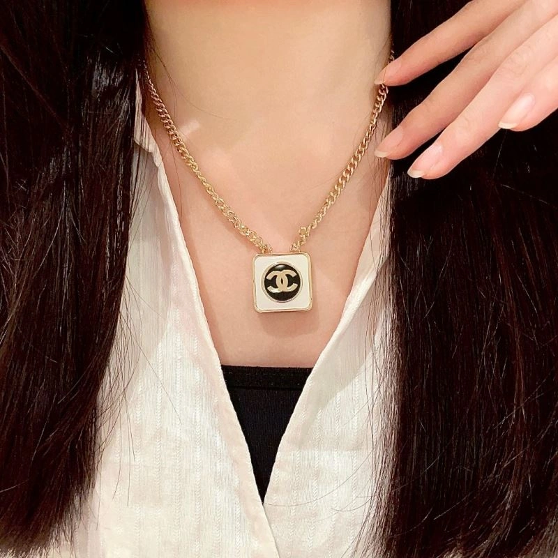 Chanel Necklaces FashionForward 225808