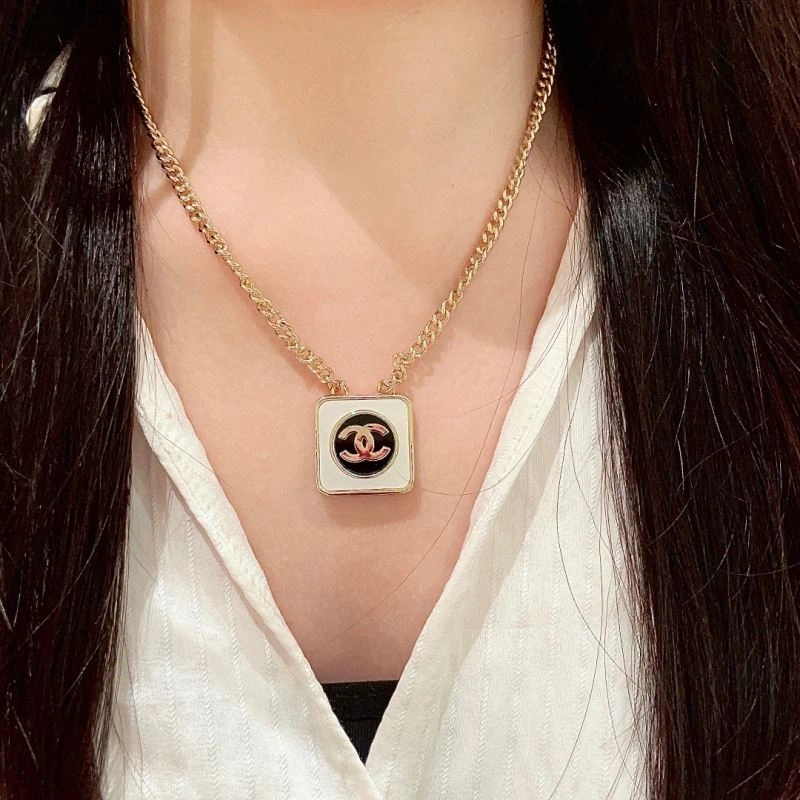 Chanel Necklaces FashionForward 225808