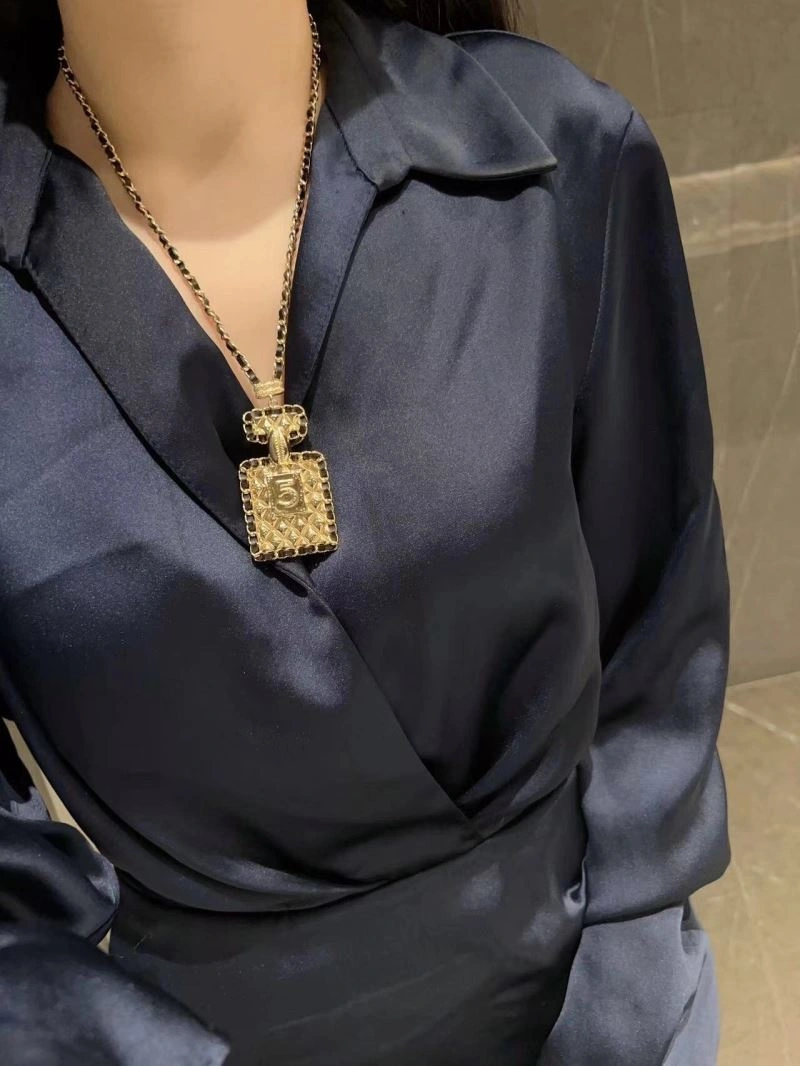 Tailored Chanel Necklaces 225768