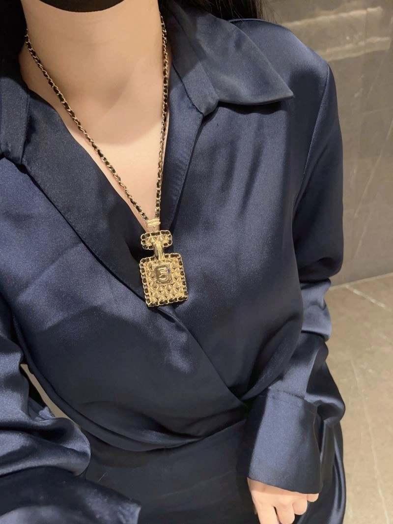 Tailored Chanel Necklaces 225768